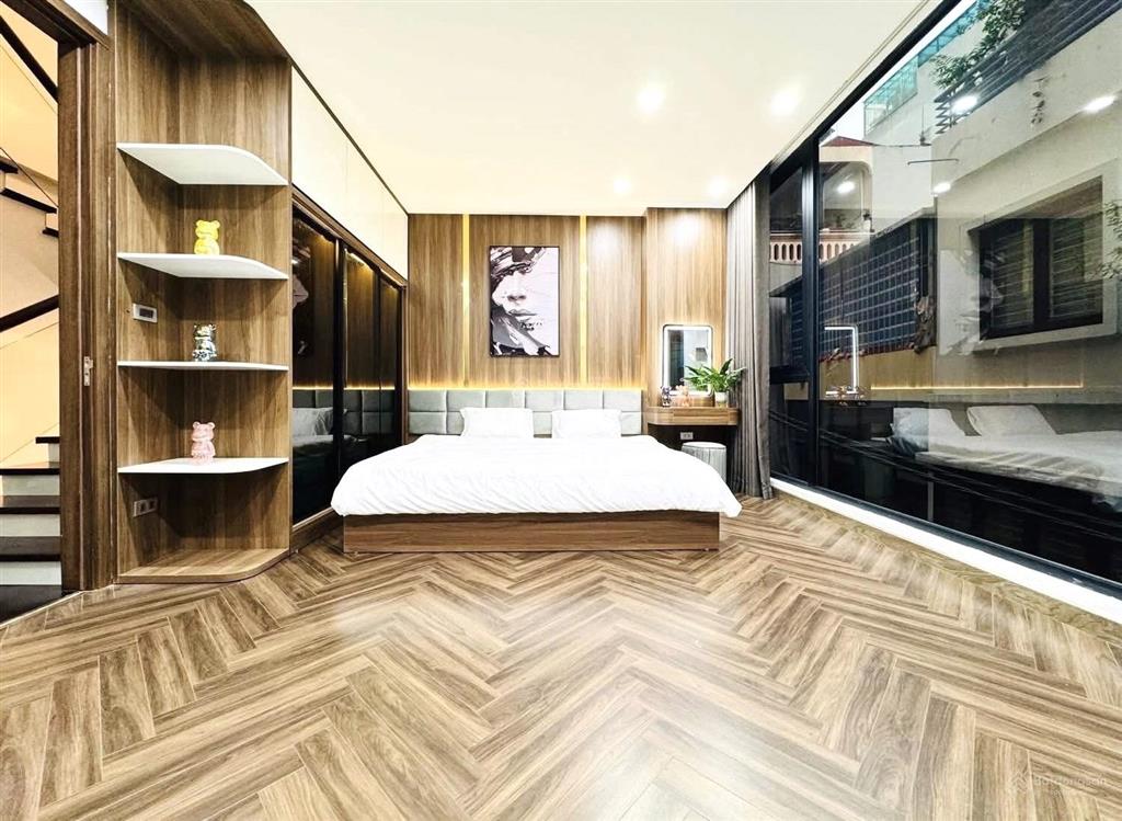 Nhà thang máy, lô góc thoáng sáng  gần cảm hội  50m²  12 tỷ 5