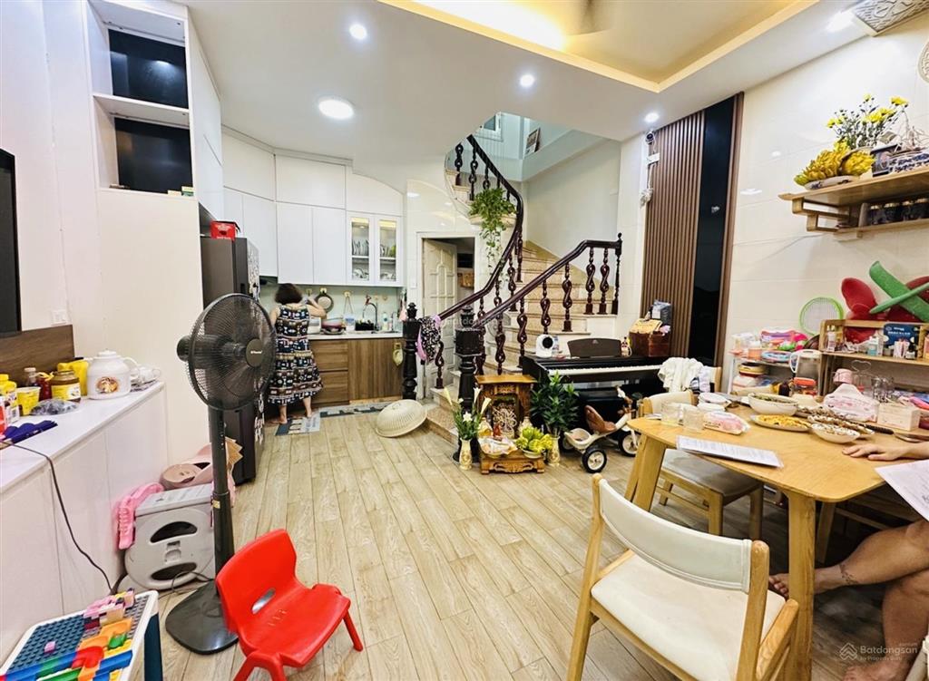 Lạc trung  dân trí cao, dân xây ngõ nông  35m2  8 tỷ 5