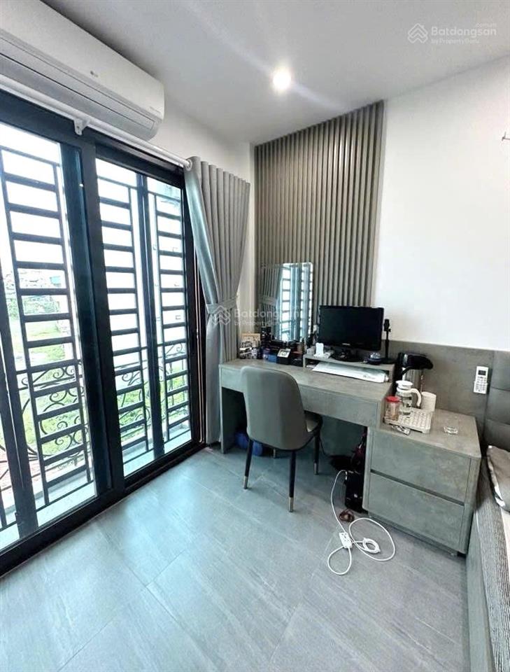 Phố lạc trung có nhà ngõ cực nông ra ô tô, 3 ngủ đẹp  36m2  8 tỷ 489