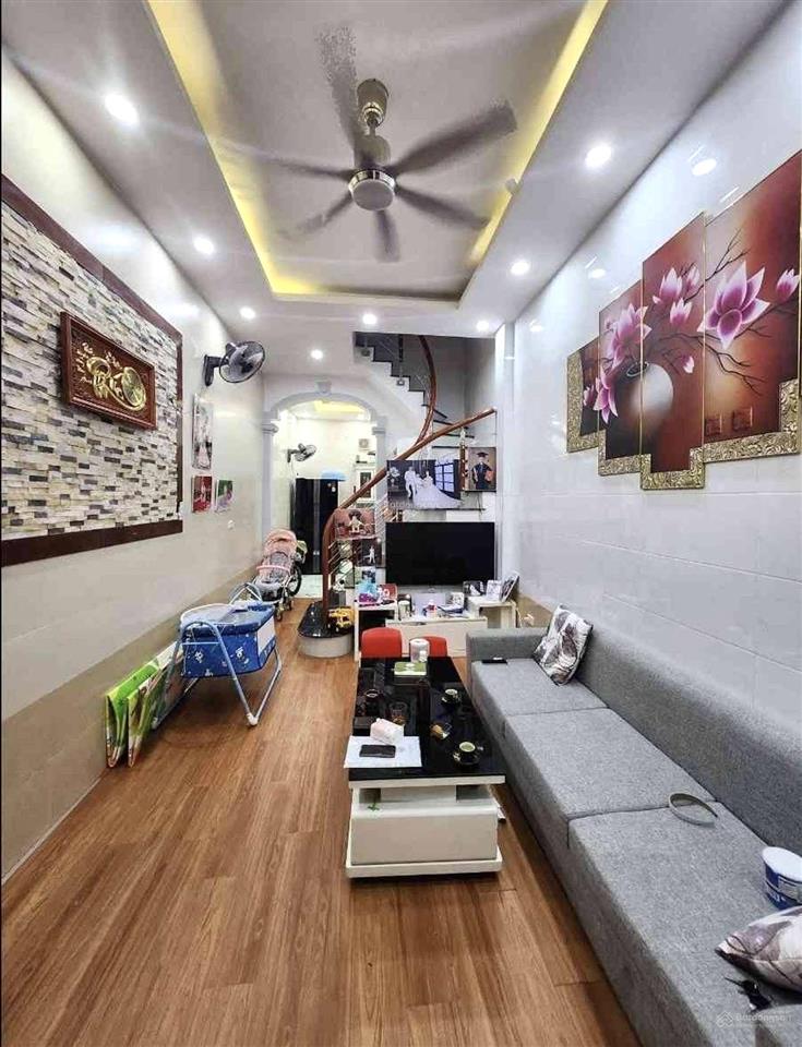Dân xây, khu dân trí cao  ngay lạc trung  36m2  8 tỷ 502