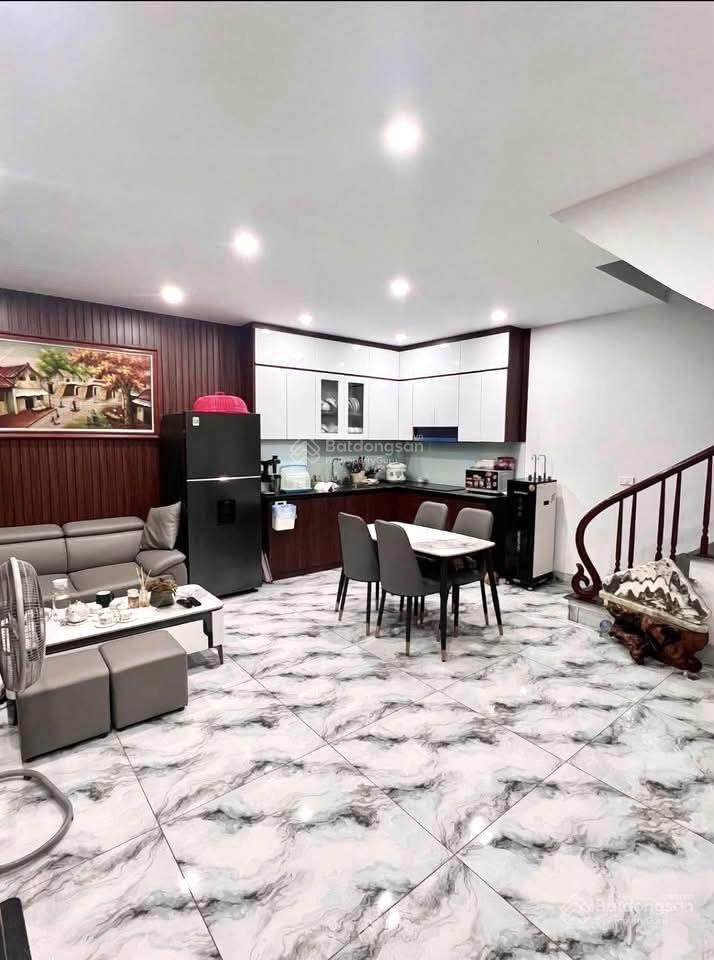 Cận tân mai  ô tô đỗ cổng, an ninh tốt  41m2  8 tỷ 5