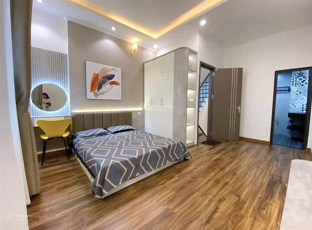 Phố lò đúc sẵn căn 42m2 với sân cạnh nhà bày cỗ, chào 8.83 tỷ