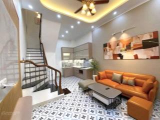 Phố lò đúc sẵn căn 42m2 với sân cạnh nhà bày cỗ, chào 8.83 tỷ