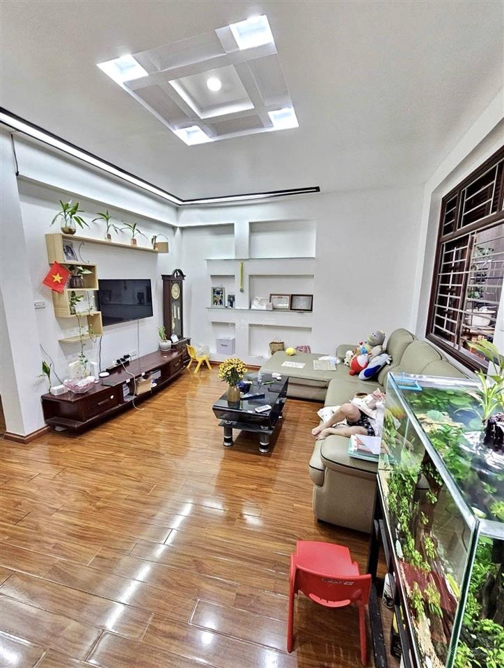Nguyễn đức cảnh  nhà 5 phòng ngủ, ngõ ba gác  40m2  7 tỷ 802