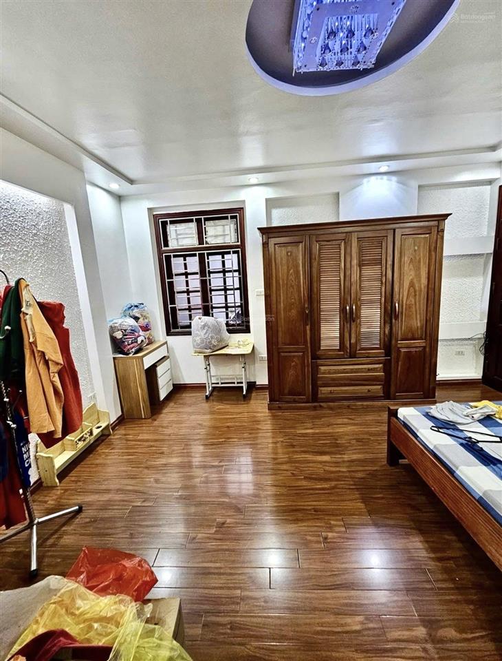 Nguyễn đức cảnh  nhà 5 phòng ngủ, ngõ ba gác  40m2  7 tỷ 802