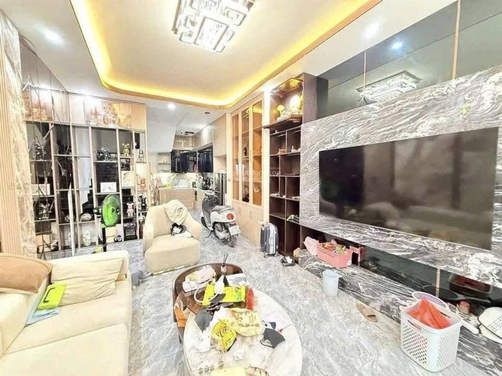 Nguyễn đức cảnh  mặt tiền 4m5, sẵn đồ  40m2  7 tỷ