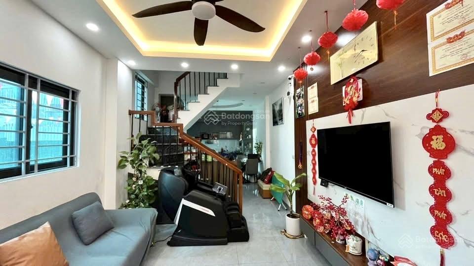 Cận minh khai  ngõ ba gác, ở luôn  40m2  6 tỷ 99