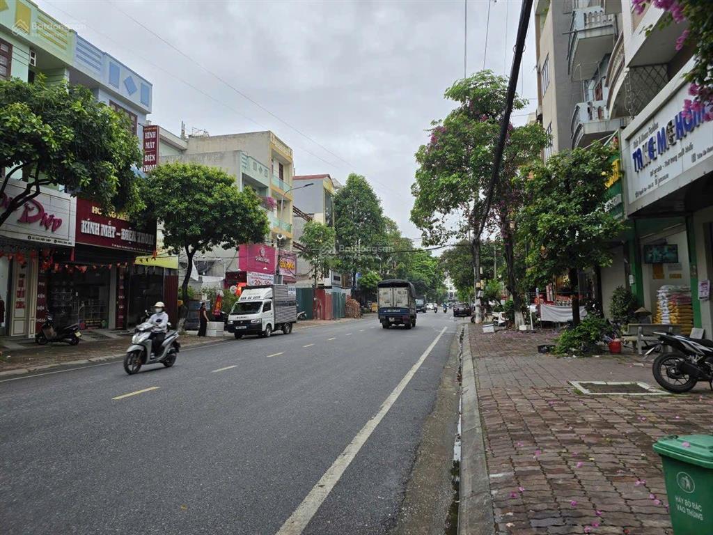 Cc cần bán nhà 4 tầng. nguyễn cao, ninh xá, tp bắc ninh.
vị trí kinh doanh sầm uất, gần chợ đọ,