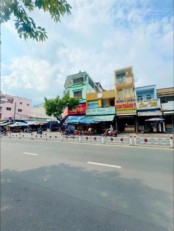 Tân phú  căn góc 2mặt tiền  ngay chợ kinh doanh sầm uất  66m2  4tầng  dòng tiền 20tr/tháng.