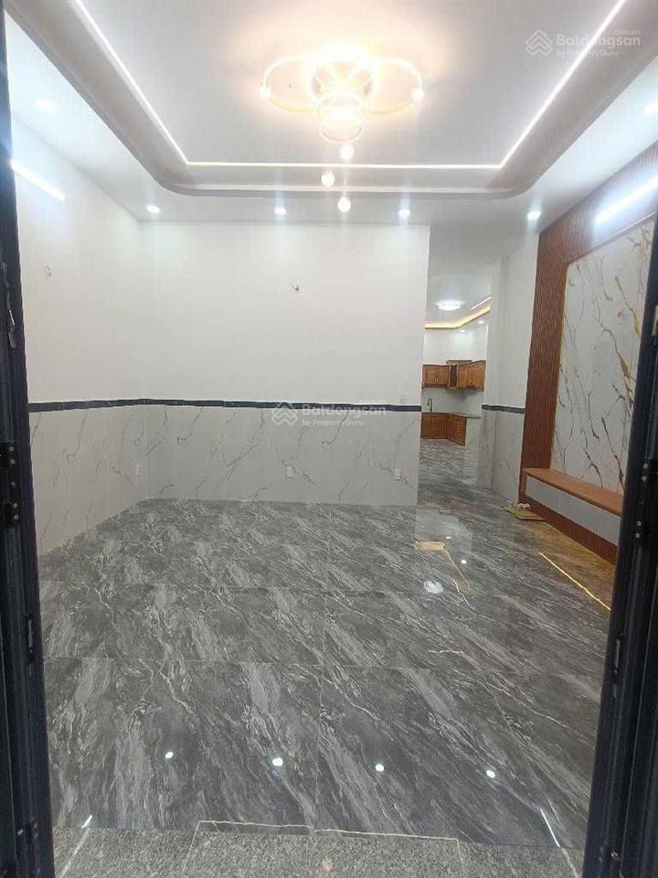 Bán nhà c4 mới ở liền  ngay nguyễn thị thử hóc môn ngang lớn 6,8x20m  hxh sổ riêng  nhỉnh 5 tỷ