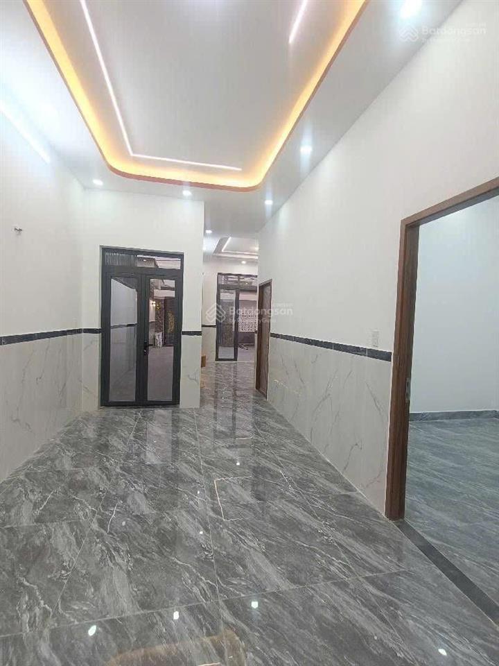 Bán nhà c4 mới ở liền  ngay nguyễn thị thử hóc môn ngang lớn 6,8x20m  hxh sổ riêng  nhỉnh 5 tỷ