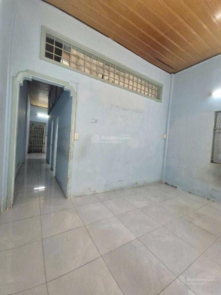 Bán nhà c4 sát mặt tiền tô hiệu  tân phú  56m2  hxh  phù hợp xây mới hoặc đầu tư  sổ riêng .