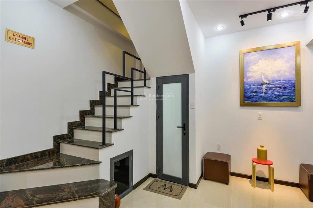 Đề thám, q1  biệt thự 5 tầng  ngang 5m  3 pn  dòng tiền 35tr/th  không lỗi