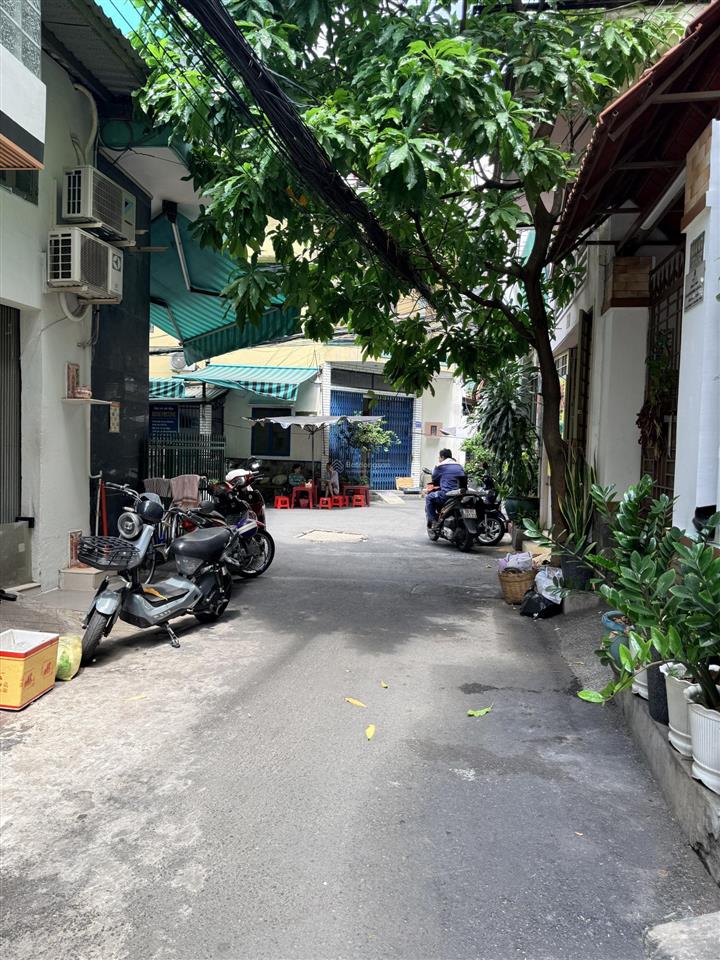 Nợ bank gấp bán! chỉ 12 tỷ  hxh đường 3/2, dt 4.3*15m, nhà 5 tầng kiên cố