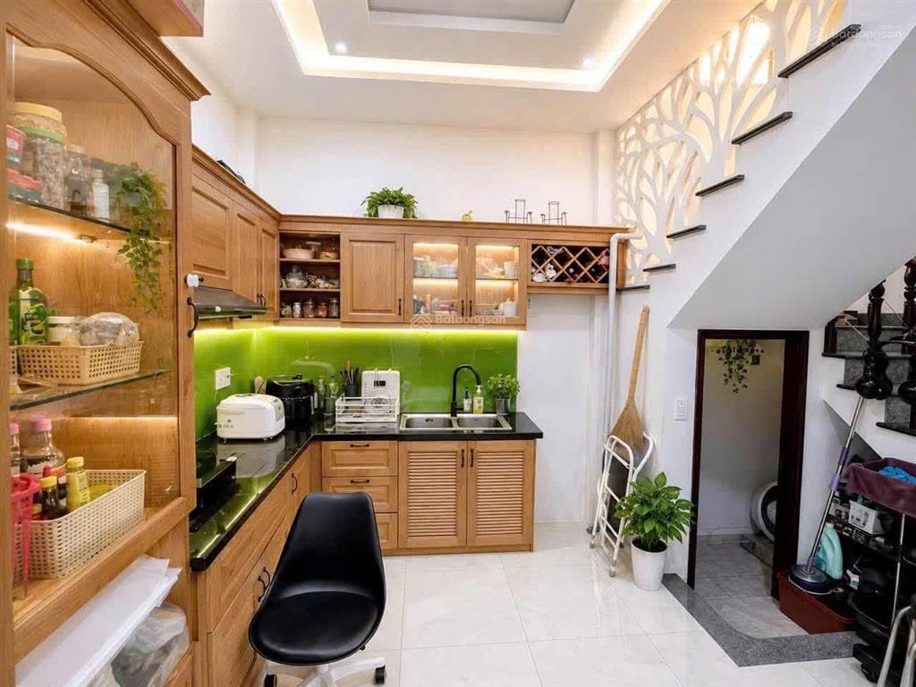 Định cư! gấp bán nhà cư xá bắc hải, dt 4*11m, nhà 4 tầng kiên cố, giá chỉ 12.9 tỷ