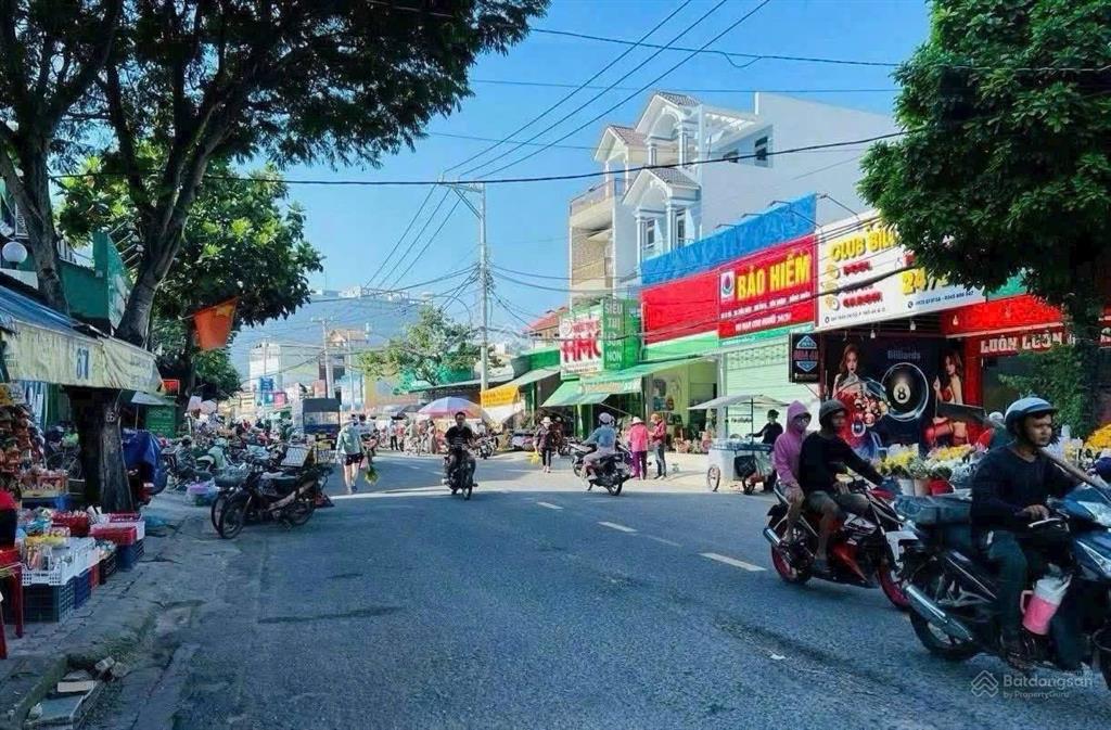 Bán toà nhà văn phòng mặt tiền trần thị cờ, 200m2 ngang 8m nở hậu 9m, 1 hầm 7 lầu, thang máy 630kg