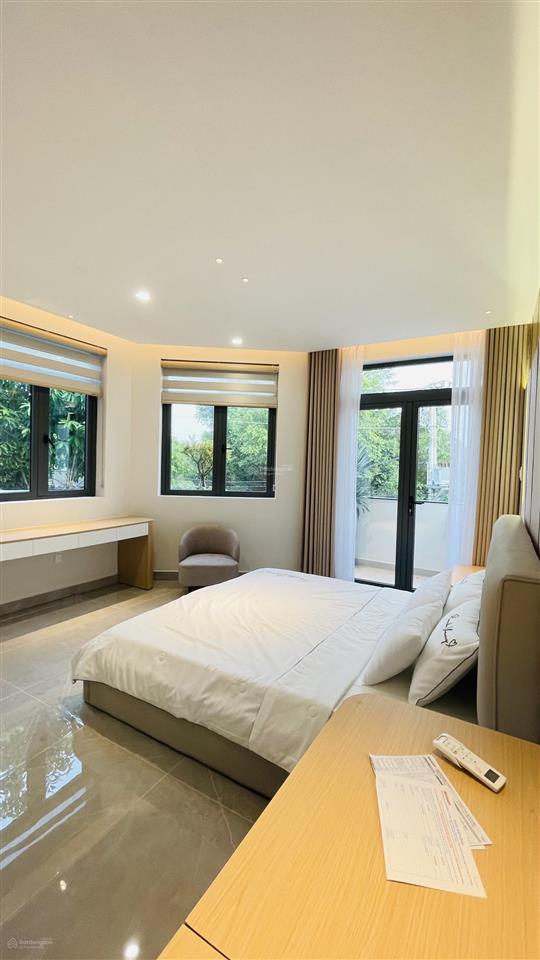 Chao ôi ngang gần 7m như villa  căn góc mặt tiền view sông mát mẻ có sân vườn giáp gò vấp