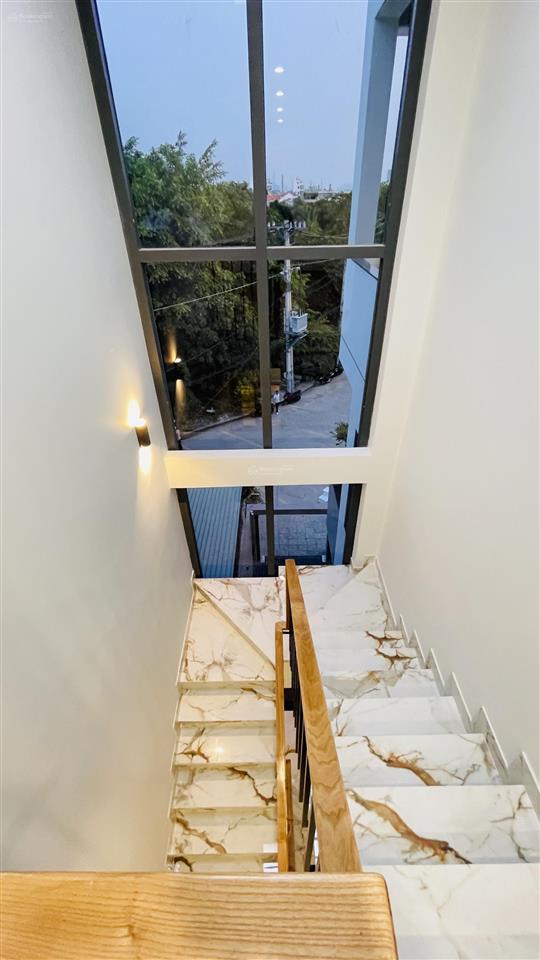 Chao ôi ngang gần 7m như villa  căn góc mặt tiền view sông mát mẻ có sân vườn giáp gò vấp