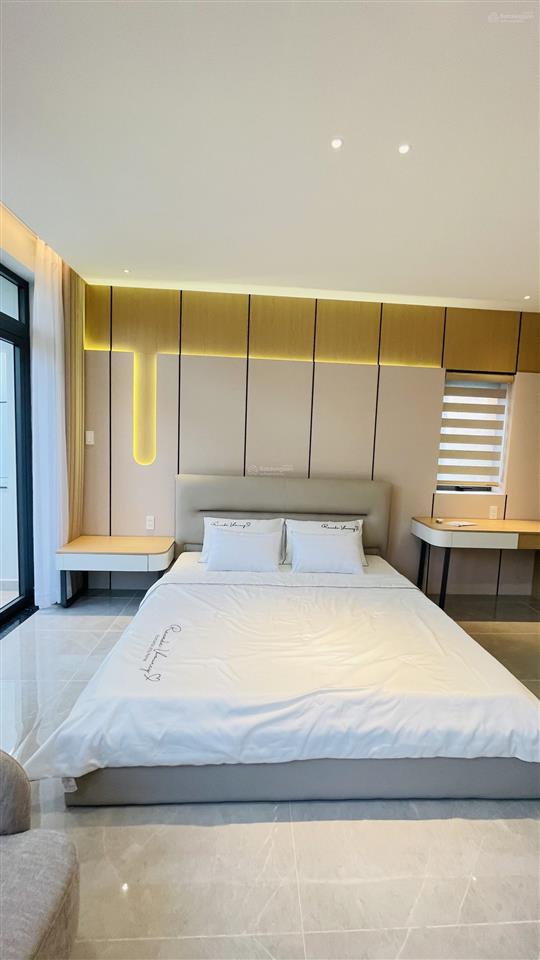 Chao ôi ngang gần 7m như villa  căn góc mặt tiền view sông mát mẻ có sân vườn giáp gò vấp