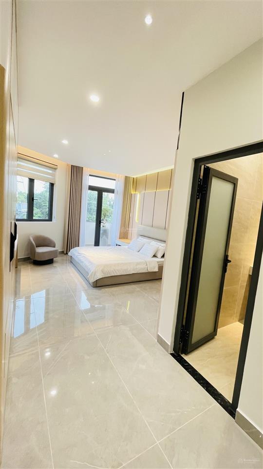 Chao ôi ngang gần 7m như villa  căn góc mặt tiền view sông mát mẻ có sân vườn giáp gò vấp