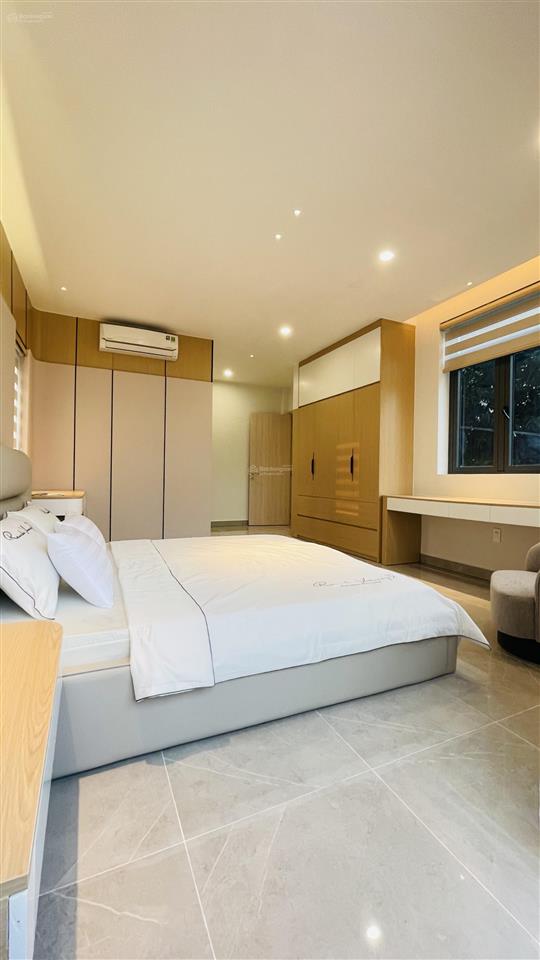 Chao ôi ngang gần 7m như villa  căn góc mặt tiền view sông mát mẻ có sân vườn giáp gò vấp