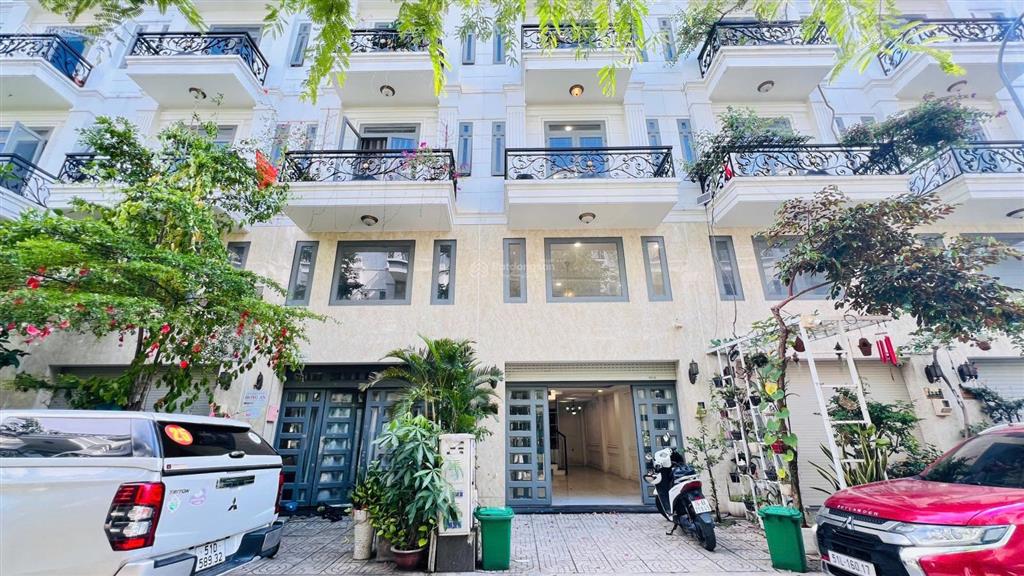 Giảm mạnh 1ty chỉ còn 4 tỷ 700 triệu  nhà 5 tầng ngang 4.5m đường tô ngọc vân khu dân cư bảo minh