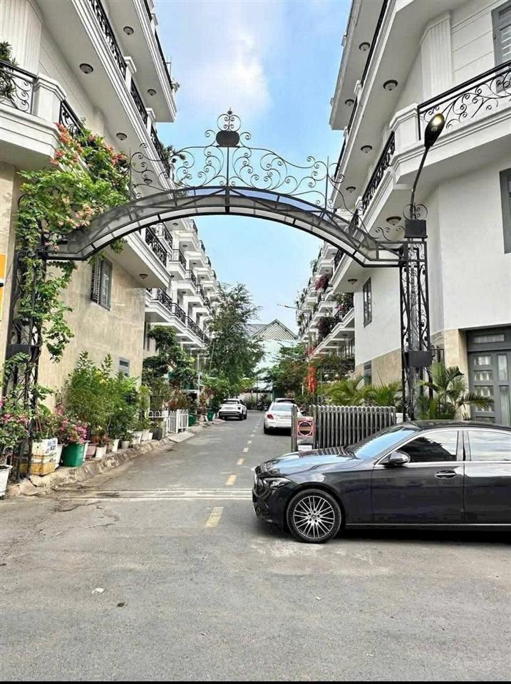 Giảm mạnh 1 tỷ chỉ còn 4 tỷ 3  nhà 5 tầng tô ngọc vân khu dân cư bảo minh