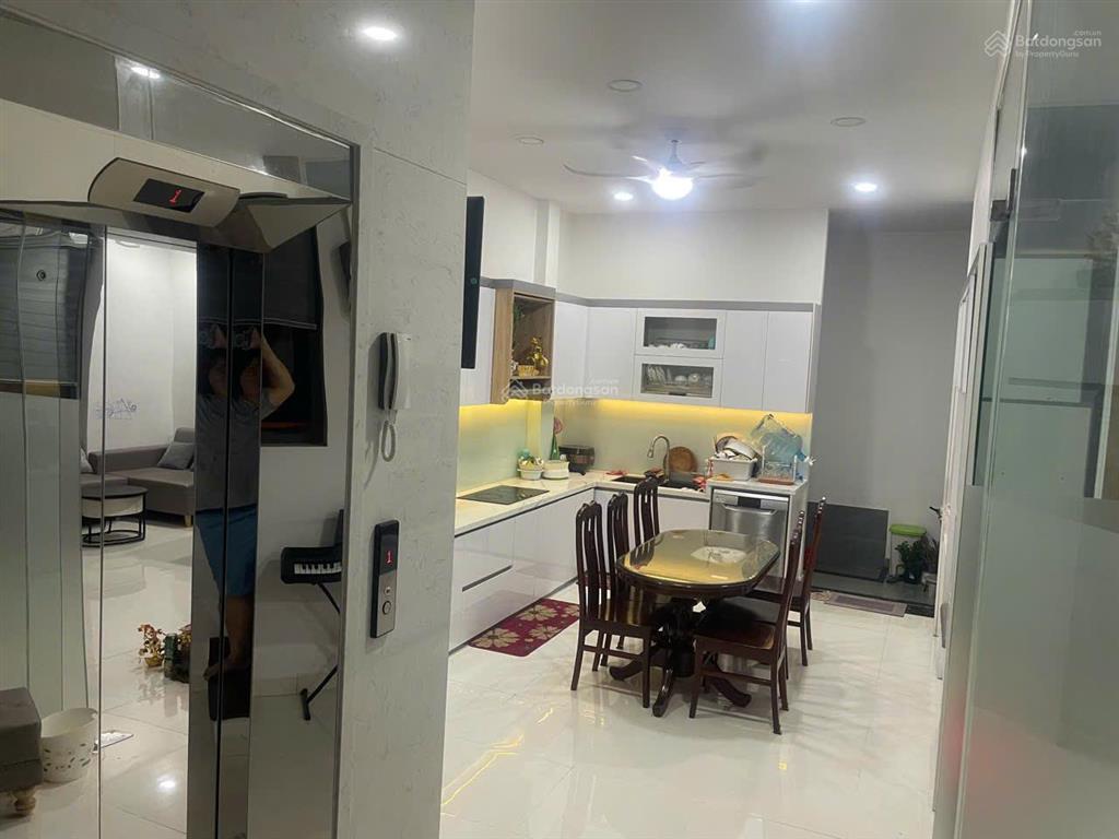 Bán nhà góc 2 mt p. an phú, q2, giá 17,5 tỷ tl, dt 96m2. có thang máy, full nội thất