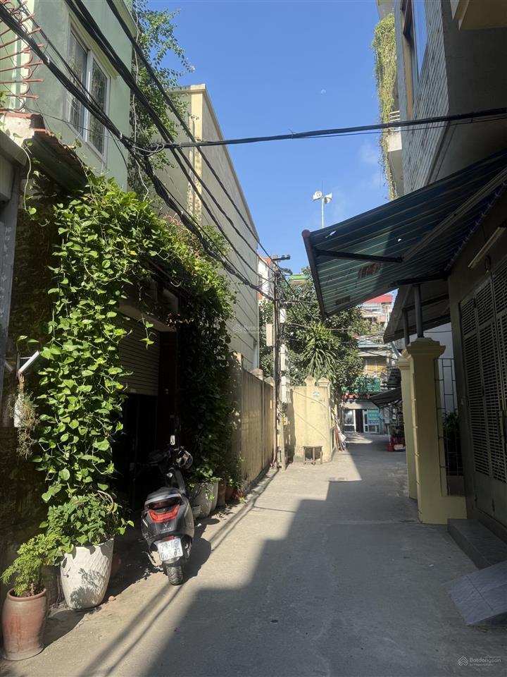 Nhà riêng gần chợ, gần đường to, có thể kinh doanh, vừa ở vừa làm kho.