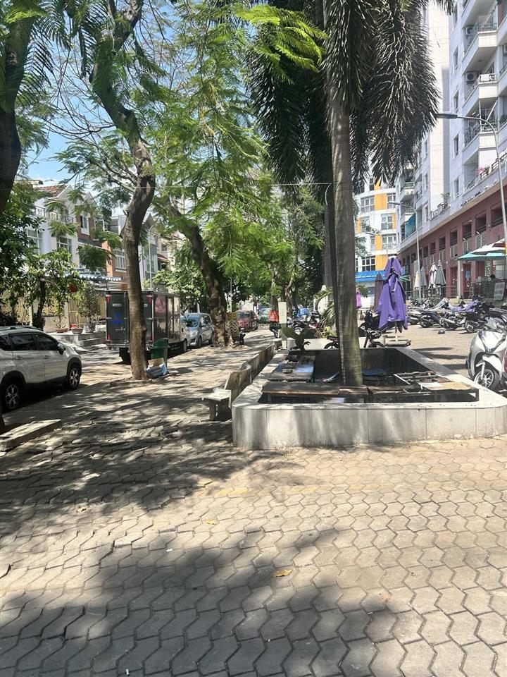 Đối diện hai trường đại học lớn  cc 72m2  căn góc 2pn, 2wc  sổ hồng riêng  giá chỉ 2.45 tỷ