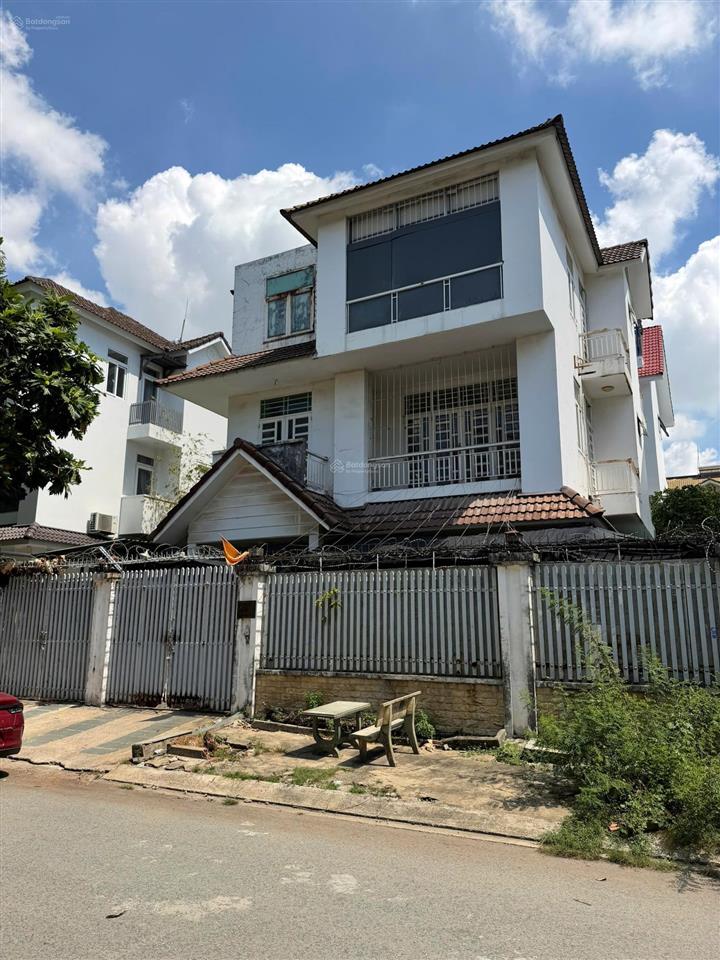 Cho thuê gấp biệt thự 8pn, 6wc, 240m2, 50 triệu tại hẻm 235, đặng thùy trâm, bình lợi trung, hcm