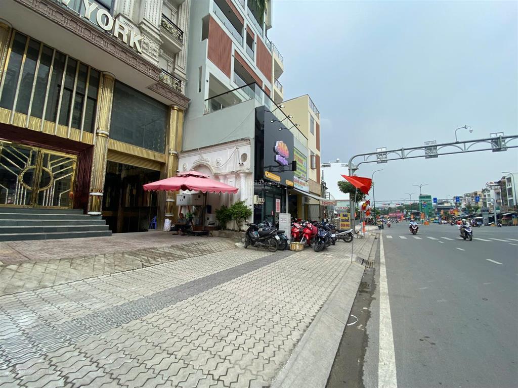 Karaoke newyork! mt 452 dương quảng hàm, p5, gò vấp, (dt 11x50m), hầm + 8 tầng, hđt300tr, 118 tỷ
