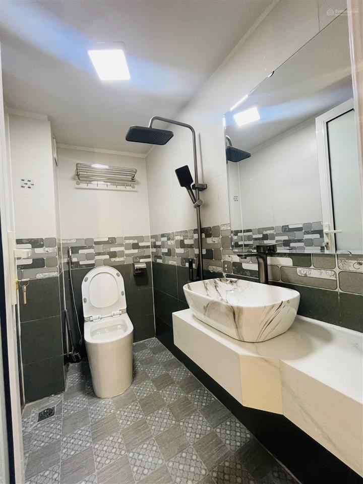 Gd tôi cần bán căn nhà phố thọ lão, hai bà trưng 75m, mt 5m, 5 tầng, giá hơn 20 tỷ