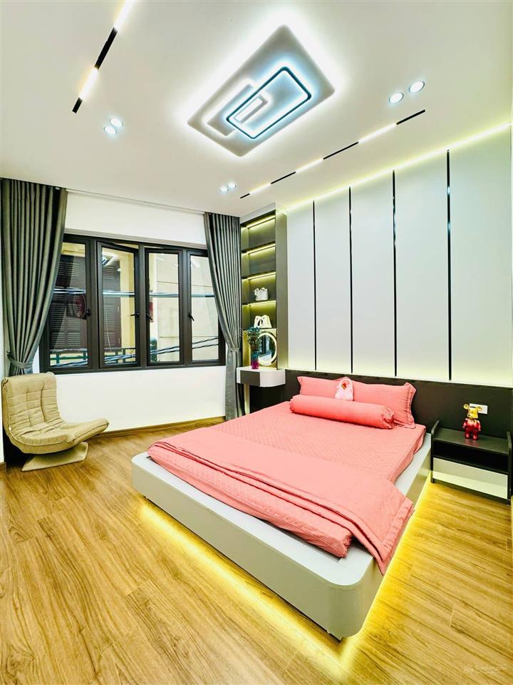 Gd tôi cần bán căn nhà phố thọ lão, hai bà trưng 75m, mt 5m, 5 tầng, giá hơn 20 tỷ