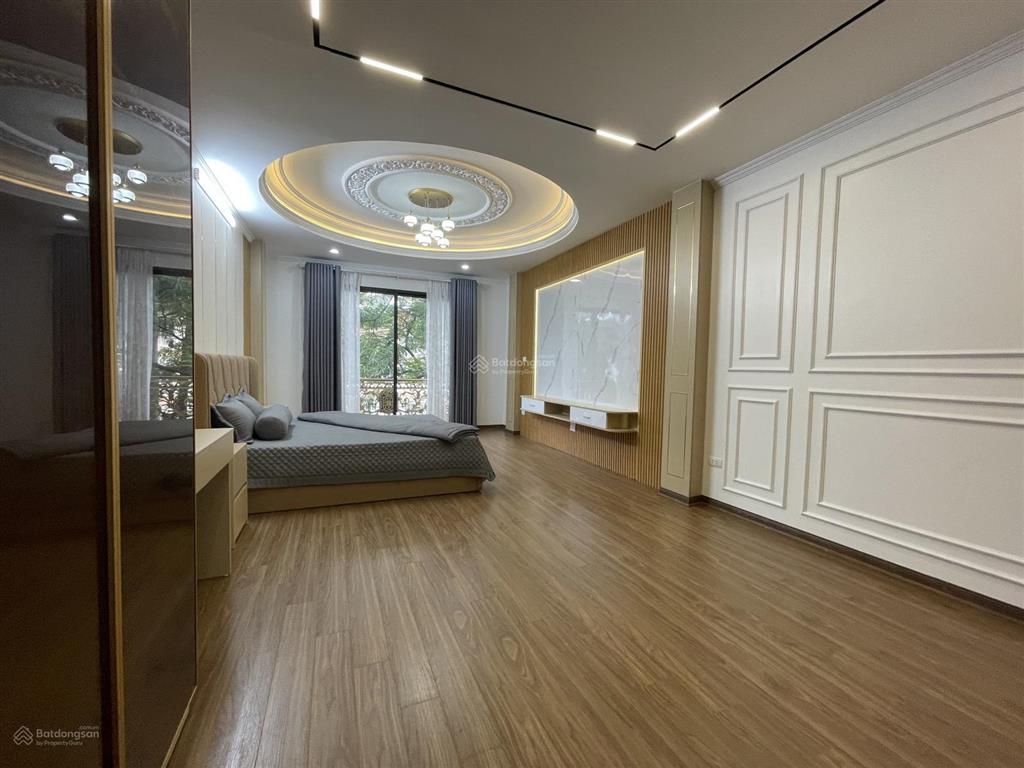 Gđ chuyển định cư nước ngoài cần bán căn hộ 8 tầng thang máy kinh doanh ngày đên, kđt đền lừ 2