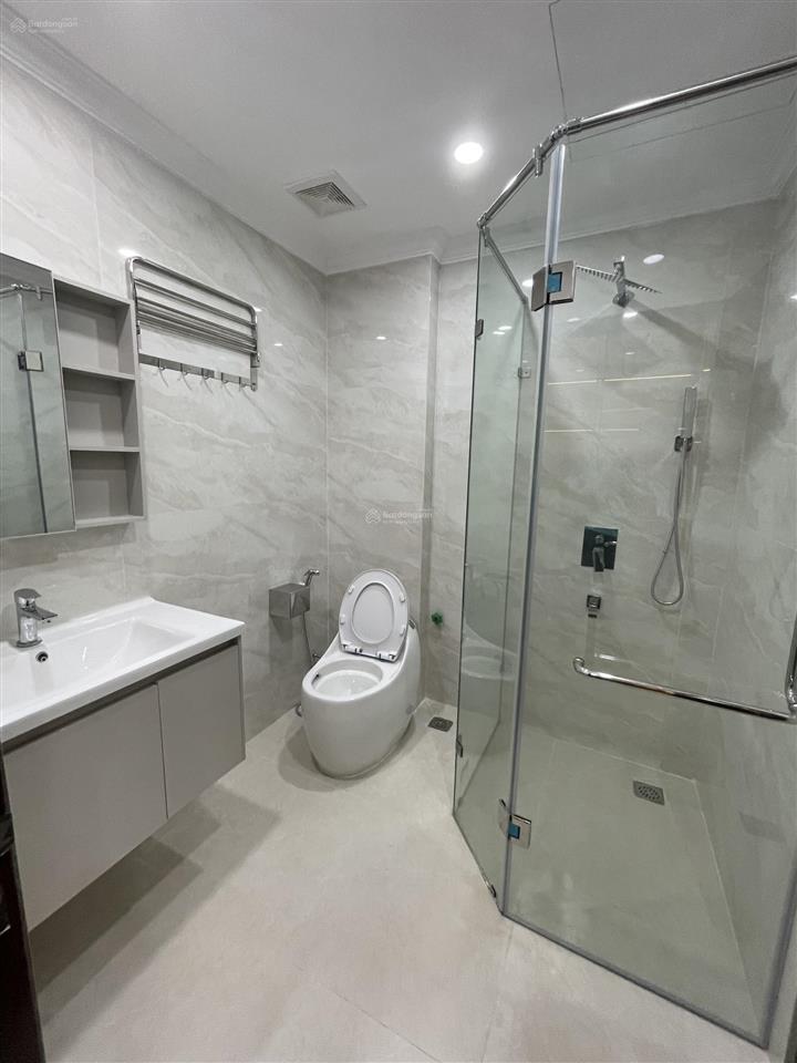 Gđ chuyển định cư nước ngoài cần bán căn hộ 8 tầng thang máy kinh doanh ngày đên, kđt đền lừ 2