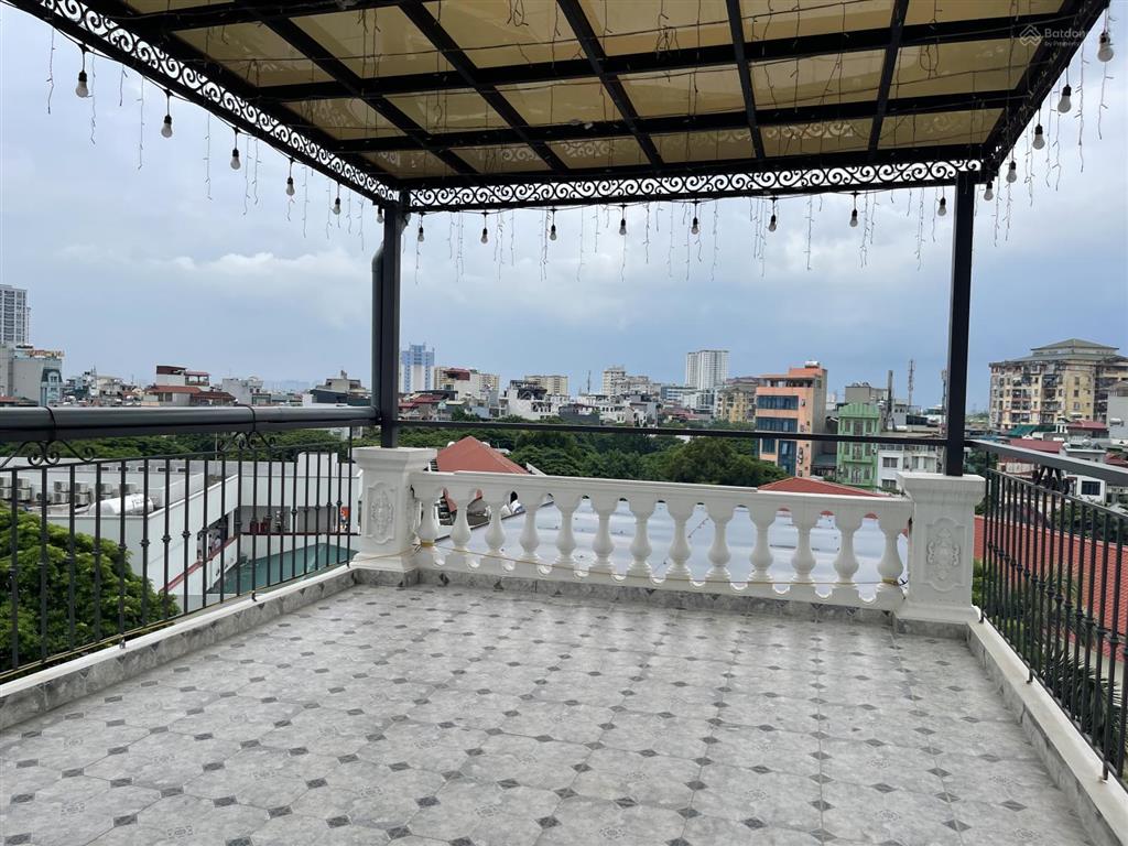 Gđ chuyển định cư nước ngoài cần bán căn hộ 8 tầng thang máy kinh doanh ngày đên, kđt đền lừ 2
