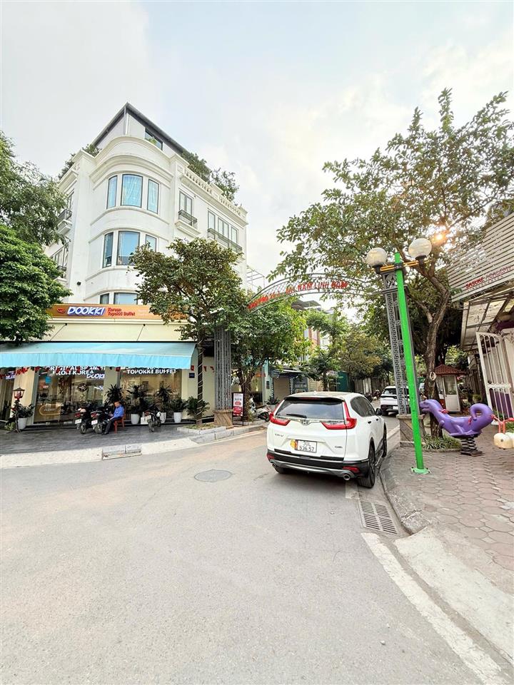 Gđ tôi chuyển định cư nước ngoài cần bán biệt thự kđt linh đàm 230m/5tầng thang máy sắn dòng tiền