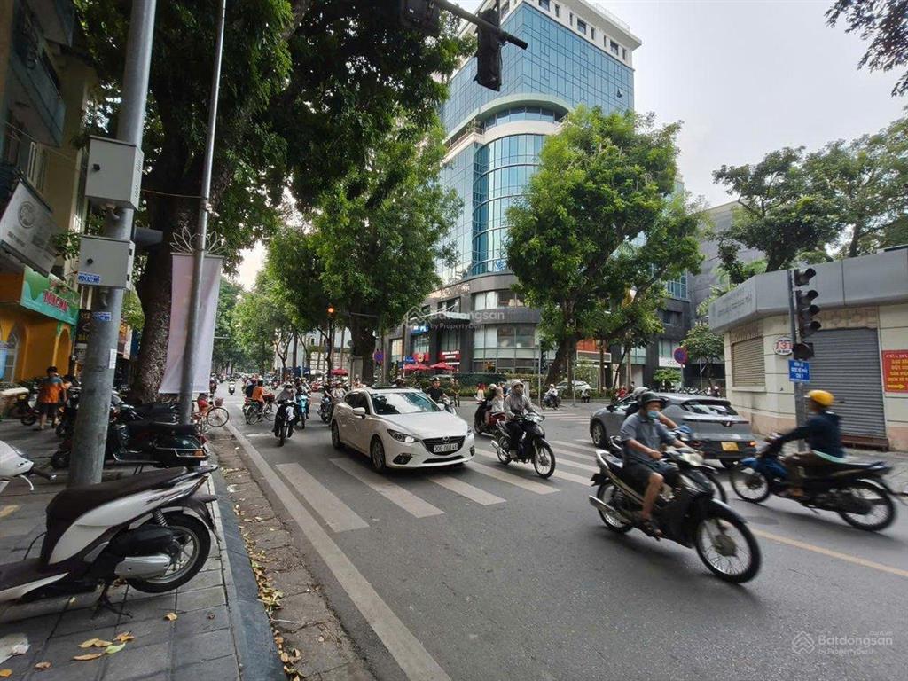 Gia đình tôi cần bán nhà phố lò đúc 79m mt 5m 5 tầng vị trí đắc địa, ô tô vào nhà, hơn 17 tỷ