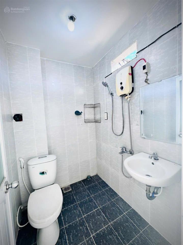Cho thuê phòng trọ 69, đường nguyễn gia trí, 5 triệu, 28m2 ngay hutech, gtvt