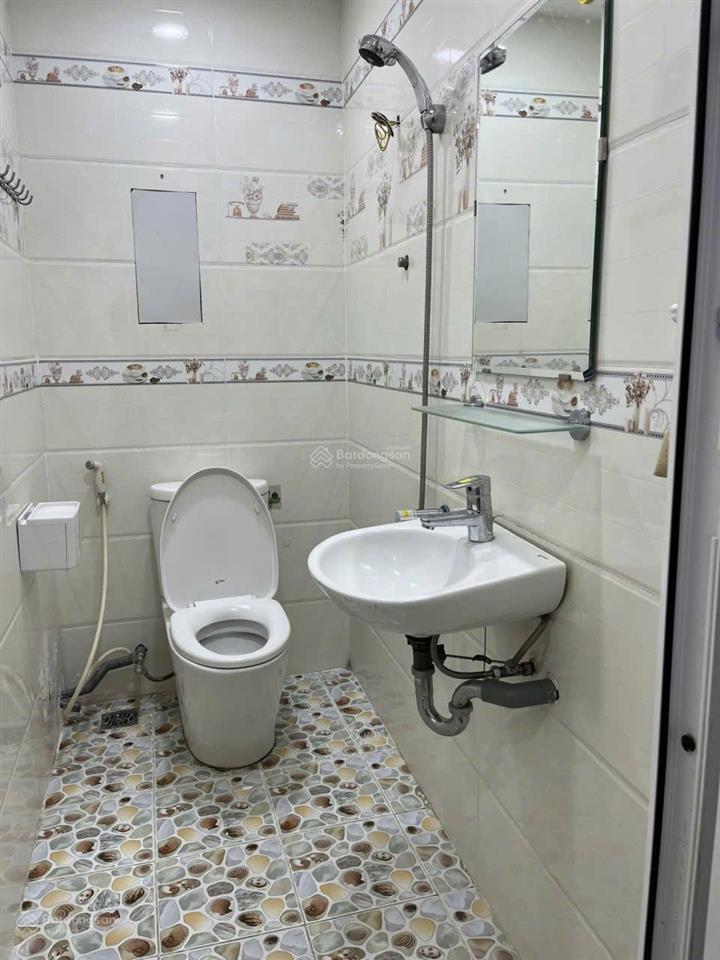 Cho thuê nhà trọ 252 nguyễn văn thương giá 5,5tr gần hutech, uef, hongbang có máy giặt riêng