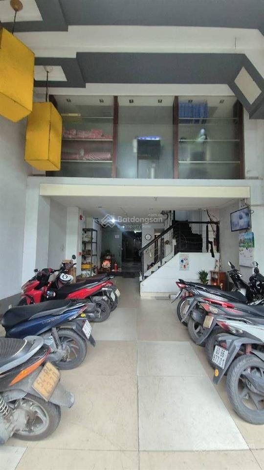 Dòng tiền 120tr/tháng, building 7t mt thích quảng đức, thang máy & pccc