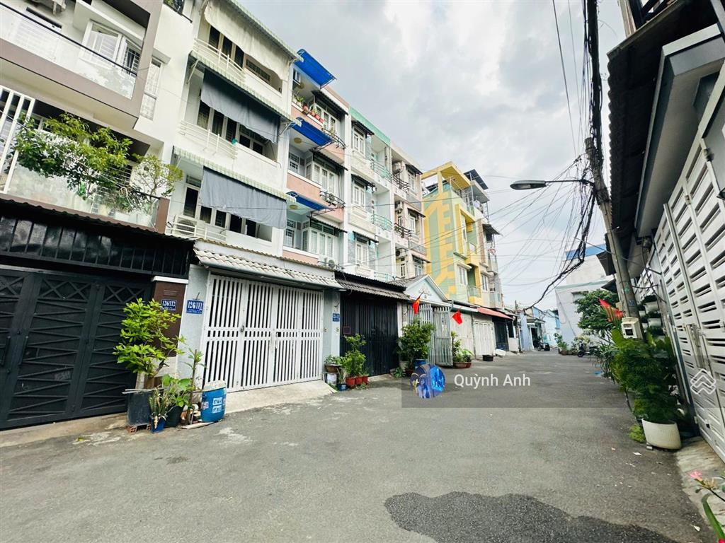 Hàng đầu tư hot! bán 410m2 đất( ngang 18m) vuông vức, được xây hầm+ 5tầng. ngay sát hoàng diệu2