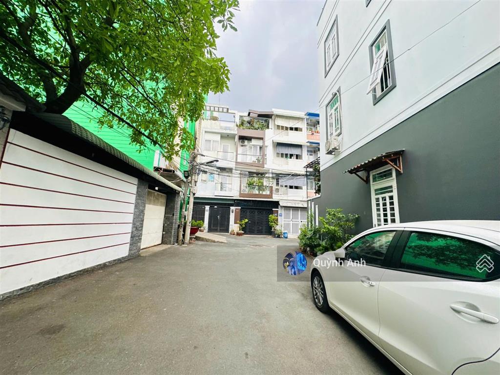 Hàng đầu tư hot! bán 410m2 đất( ngang 18m) vuông vức, được xây hầm+ 5tầng. ngay sát hoàng diệu2