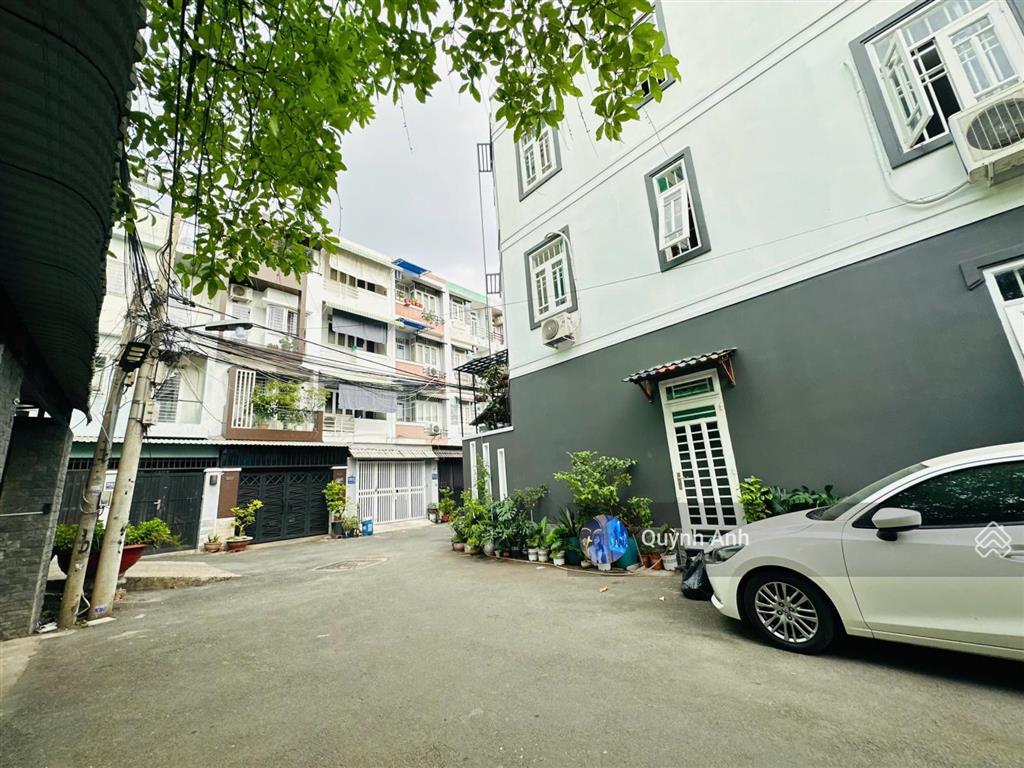 Hàng đầu tư hot! bán 410m2 đất( ngang 18m) vuông vức, được xây hầm+ 5tầng. ngay sát hoàng diệu2