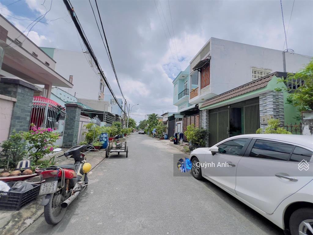 Quá ngon, bán lô 106m2 đất đẹp vuông vức, ngang 5m, xây 6 tầng không chừa trước