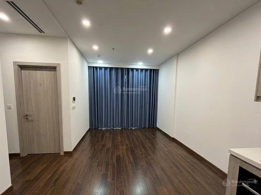Cho thuê căn hộ 1n+1 tòa d vinhomes smart city, đồ cơ bản, 9 triệu/tháng, vào ở ngay