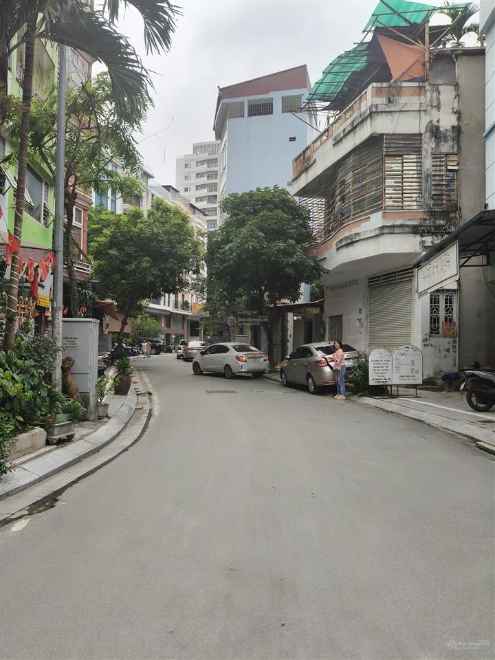Bán lô đất ngõ 603 lạc long quân. sổ đỏ cc dt 168m2 mt 7m, ngõ rộng, thông ra hồ. dân trí cao