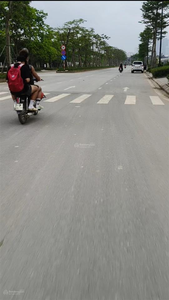 Bán lô đất tại phú thượng " đường 40"  tây hồ dt 112m2 mt 7m thông. oto tránh, thông.