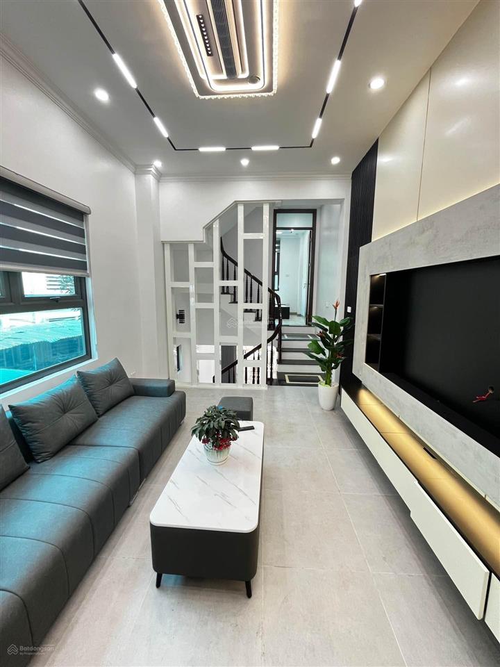 Bán nhà nguyễn công trứ, hà đông  ngõ rộng  ô tô đỗ cửa  dt 35m  giá 9,5 tỷ
